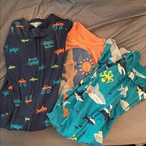 🦋 Carters boys 18mo. Bundle deal 🦋

🎉DISCOUNTED SHIPPING!🥳